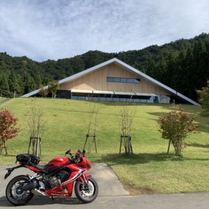 魚沼の里にある猿倉山ビール醸造所with CBR650R