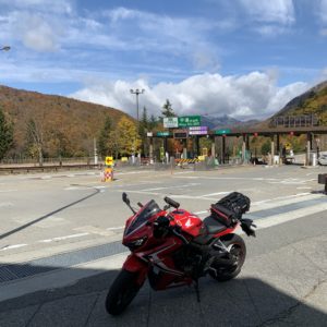 中部縦貫道平湯料金所にてwith CBR650R