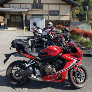 道の駅 南信州うるぎにて並ぶカッコいいバイクたちwith CBR650R