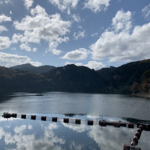 水沼ダムから眺めた水鏡風景