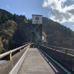 秋の水沼ダムの風景