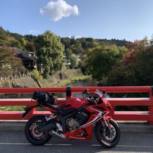 高山市街の赤い橋にてwith CBR650R