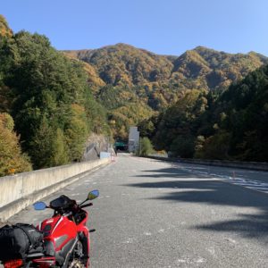 矢筈トンネル入り口手前にてwith CBR650R