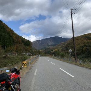 北アルプス大橋へ向かうr475にてwith CBR650R