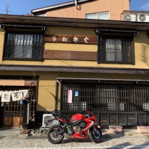 高山駅近くの「そば処ながせ」with CBR650R