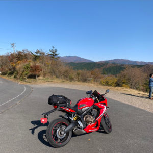 茶臼山北側の駐車場にてwith CBR650R
