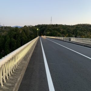 R257の木曽川にかかる城山大橋にて