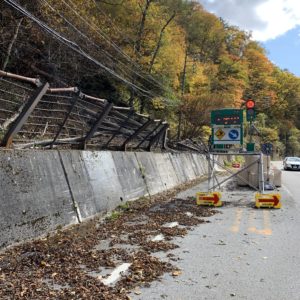 土砂災害による片側通行ポイントにて