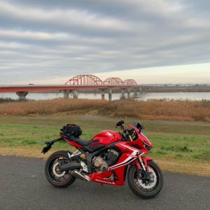 利根川に架かる長豊橋にてwith CBR650R