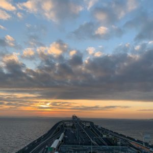 海ほたるからの房総方面の朝焼け風景