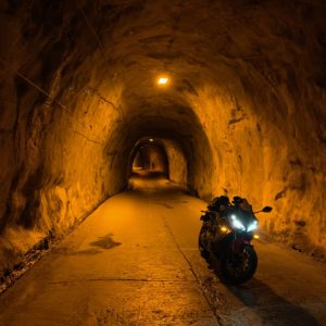 地底の迷宮的な奥米隧道にてwith CBR650Rにて