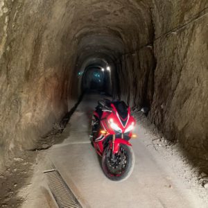 内房・三島湖にある(仮名)三島ダム素掘りL字トンネルにてwith CBR650R⑤