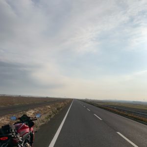 利根水郷ラインの超ストレートエリアにてwith CBR650R