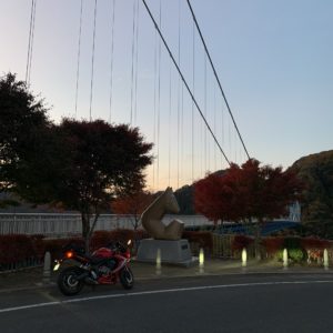 サンセット直前の奥久慈・竜神大吊橋にてwith CBR650R