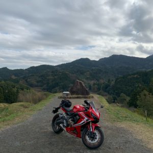 大山千枚田の御製碑にてwith CBR650R