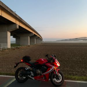 常磐道の高架の下でwith CBR650R
