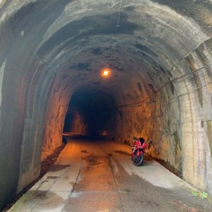 地底の迷宮的な奥米隧道にてwith CBR650R②