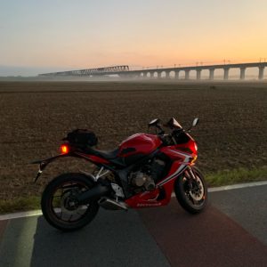 朝もやの上を走る幻想的なつくばエクスプレスwith CBR650R