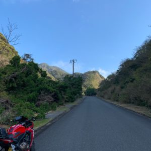 日本寺大仏へ向かう坂の途中にてwith CBR650R