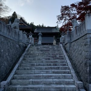 奥久慈・永源寺の境内へ続く石段