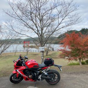 亀山湖湖畔公園にてwith CBR650R