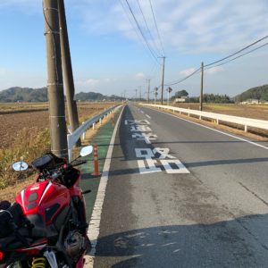 内房線・佐貫駅付近の踏切を渡った所のロード風景with CBR650R