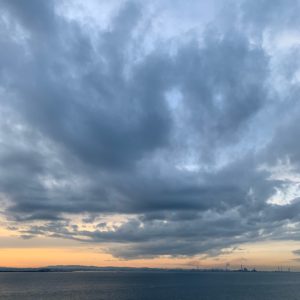 海ほたるPAから<南東>房総半島~工業地帯を望む