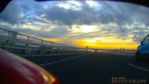 朝のアクアラインより房総半島に向かって走るCBR650R