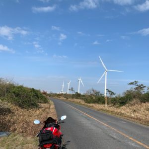 太平洋沿いのシーサイド道路の巨大風車にて③