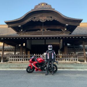 川越城・本丸御殿にて通りがかりのおばちゃんに撮ってもらったscene with CBR650R