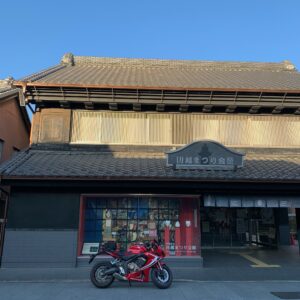 川越小江戸一番街の川越まつり会館with CBR650R