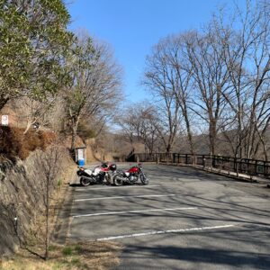 城峯公園の駐車場で2台のバイク発見