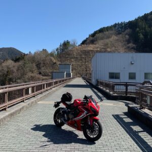 合角ダム上にてwith CBR650R
