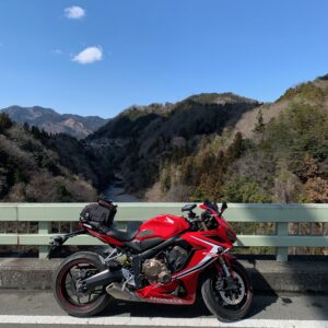 秩父市街の荒川に架かる日野鷺橋にてwith CBR650R③