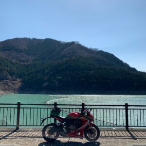 神流湖沿いのパーキングからの眺めwith CBR650R