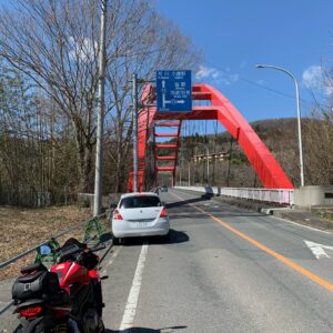 秩父・巴川橋の手前にてwith CBR650R