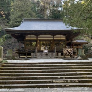 本庄市金鑽神社の年季の入った本殿にて