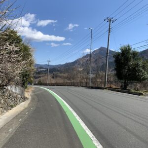 秩父・荒川を眺めながら走る快走ロードr72のロード風景