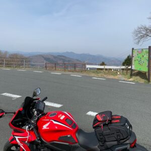 秩父高原牧場手前の長瀞方面の風景with CBR650R