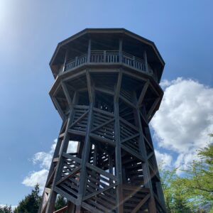 神奈川県秦野市の菜の花台展望台の展望塔