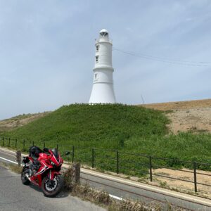 可愛らしい白亜の掛塚灯台 with CBR650R②