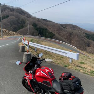 秩父高原牧場にほど近いr361の下りロード風景with CBR650R