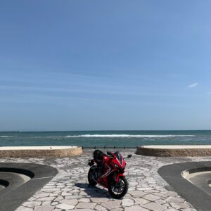 マリンパーク御前崎のシーサイドエリアにてwith CBR650R