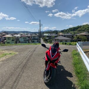 神奈川県秦野市の田原ふるさと公園の脇道より富士山を眺めるwith CBR650R②