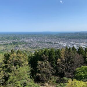 神奈川県秦野市の菜の花台展望台の展望塔からの風景「相模湾」