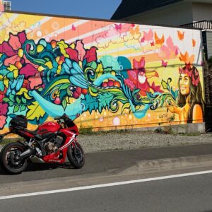 都会にありそうな華やかなシーンwith CBR650R