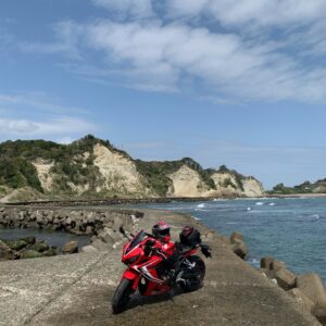 外房の陸と海のボーダーラインにてwith CBR650R