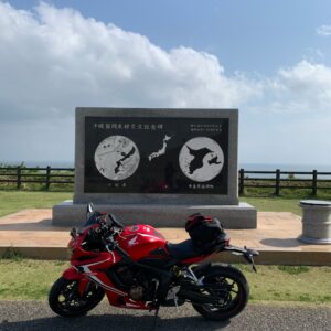 房総半島・外房の飯岡灯台手前の記念碑とCBR650R