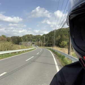 札森さくら街道から続く爽快2車線にて