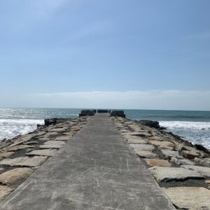 静岡県静波海水浴場の突端の風景